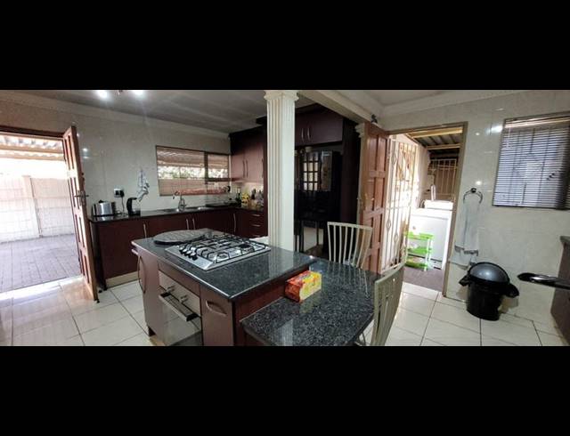 3 BEDROOM HOUSE FOR SALE IN MAYBERRY PARK